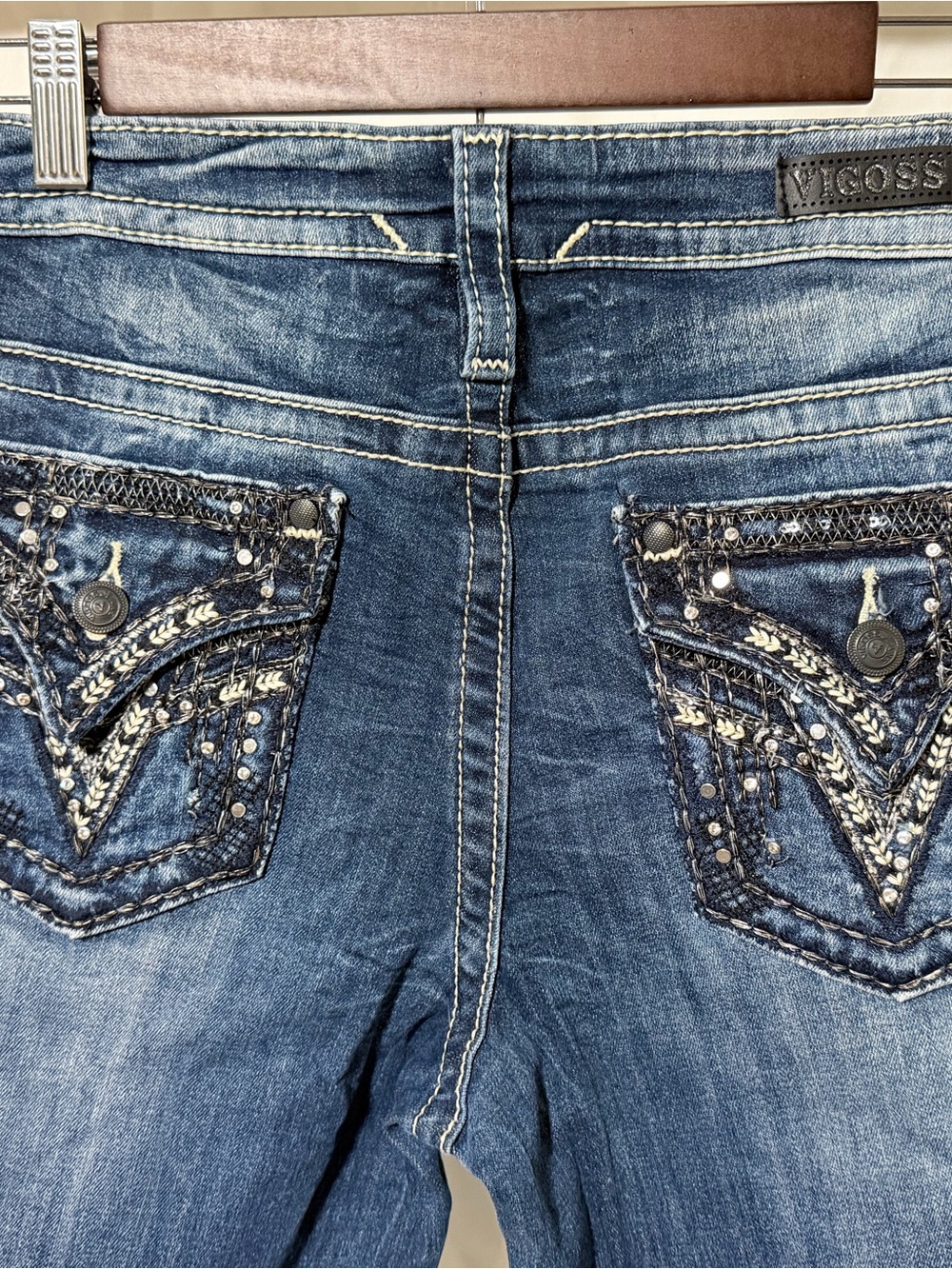 Vigoss Womens Capri Jeans with Embellished Back Pockets sz 10